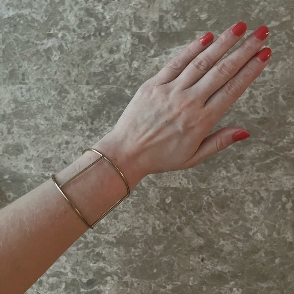 Gold cuff bracelet - Picture 3 of 4